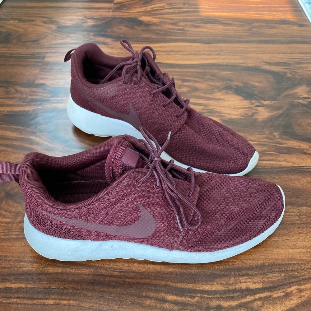 Mens nike maroon/burgundy sneakers